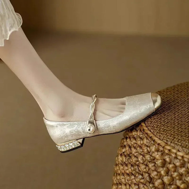 Naila Pumps